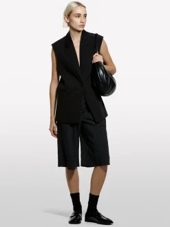 Gilet nero con contrasto rigato