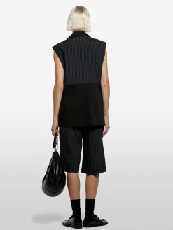 Gilet nero con contrasto rigato