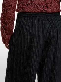 Pantaloni neri rigati