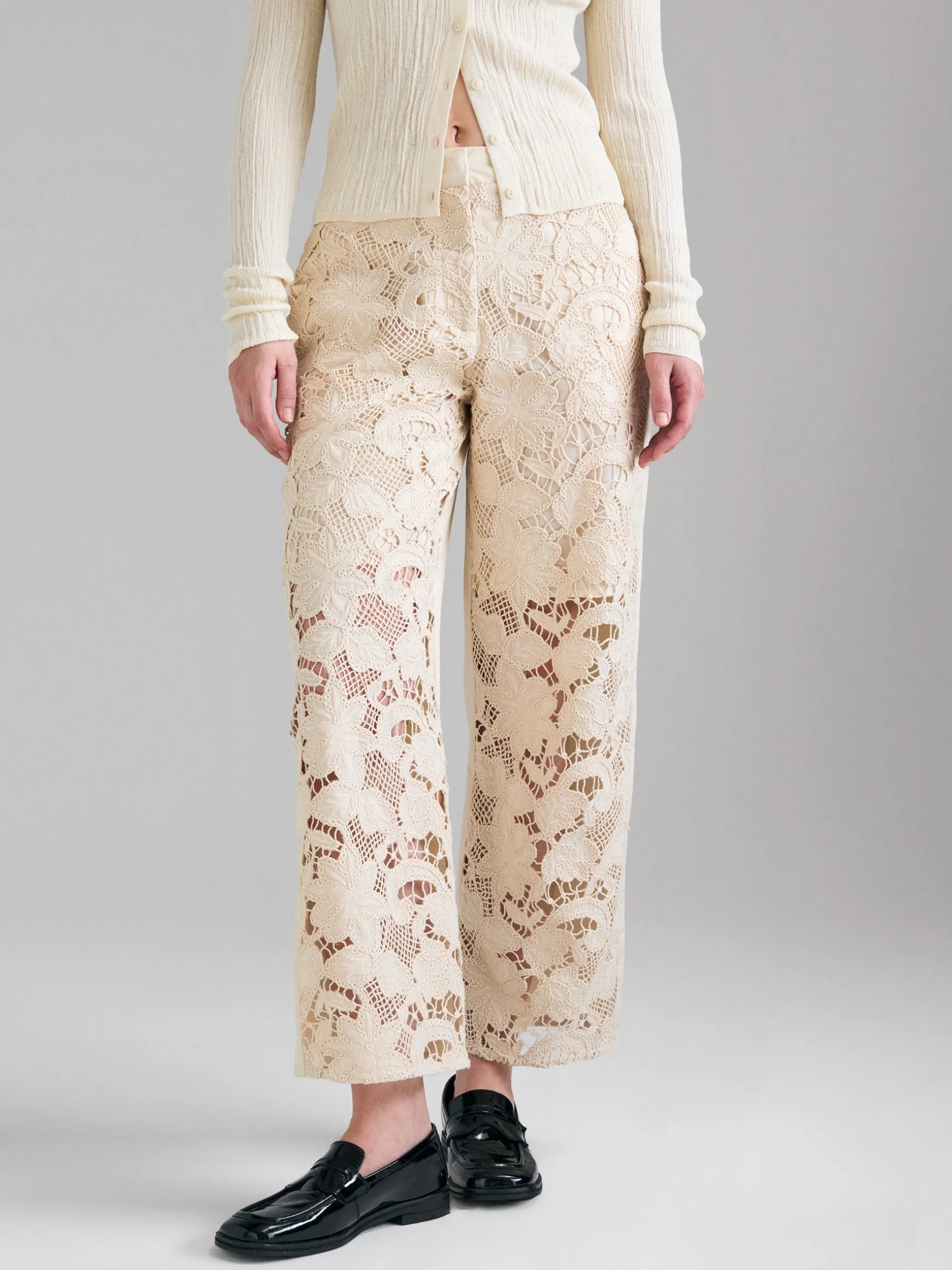 Pantaloni ricamati