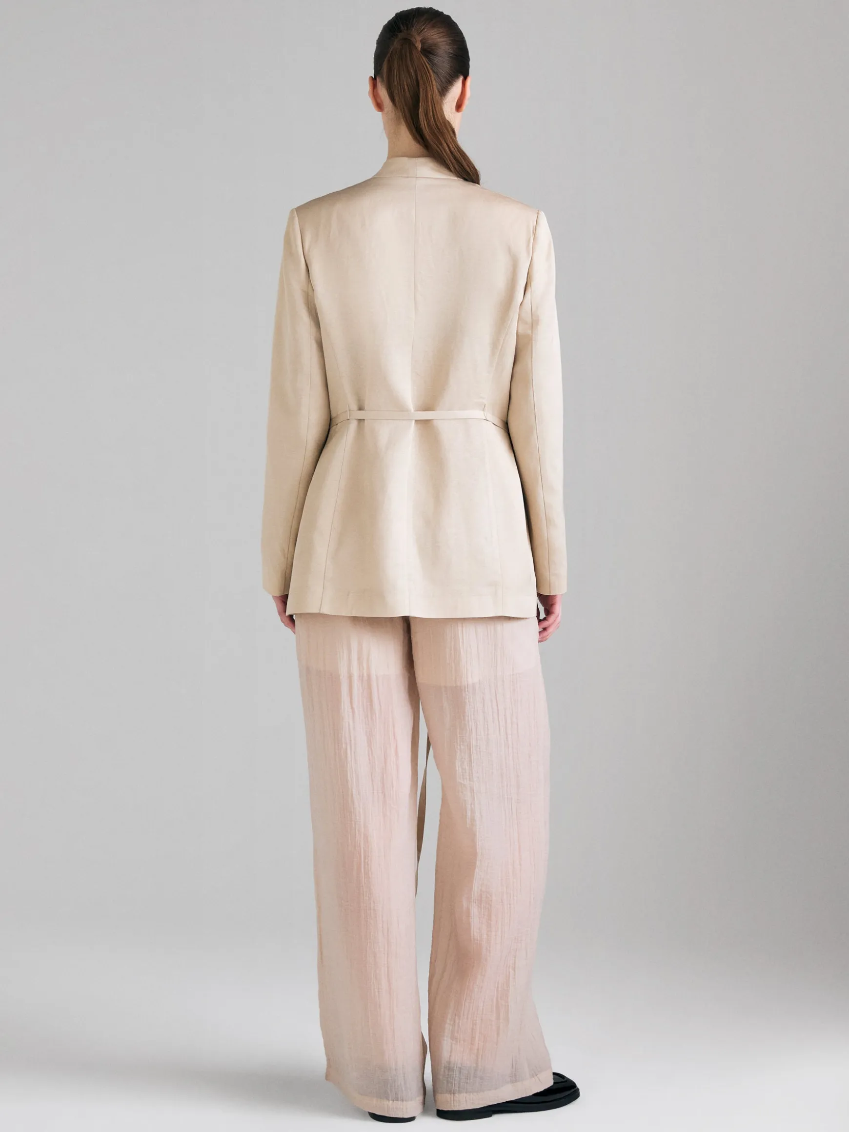 Pantaloni semi trasparenti
