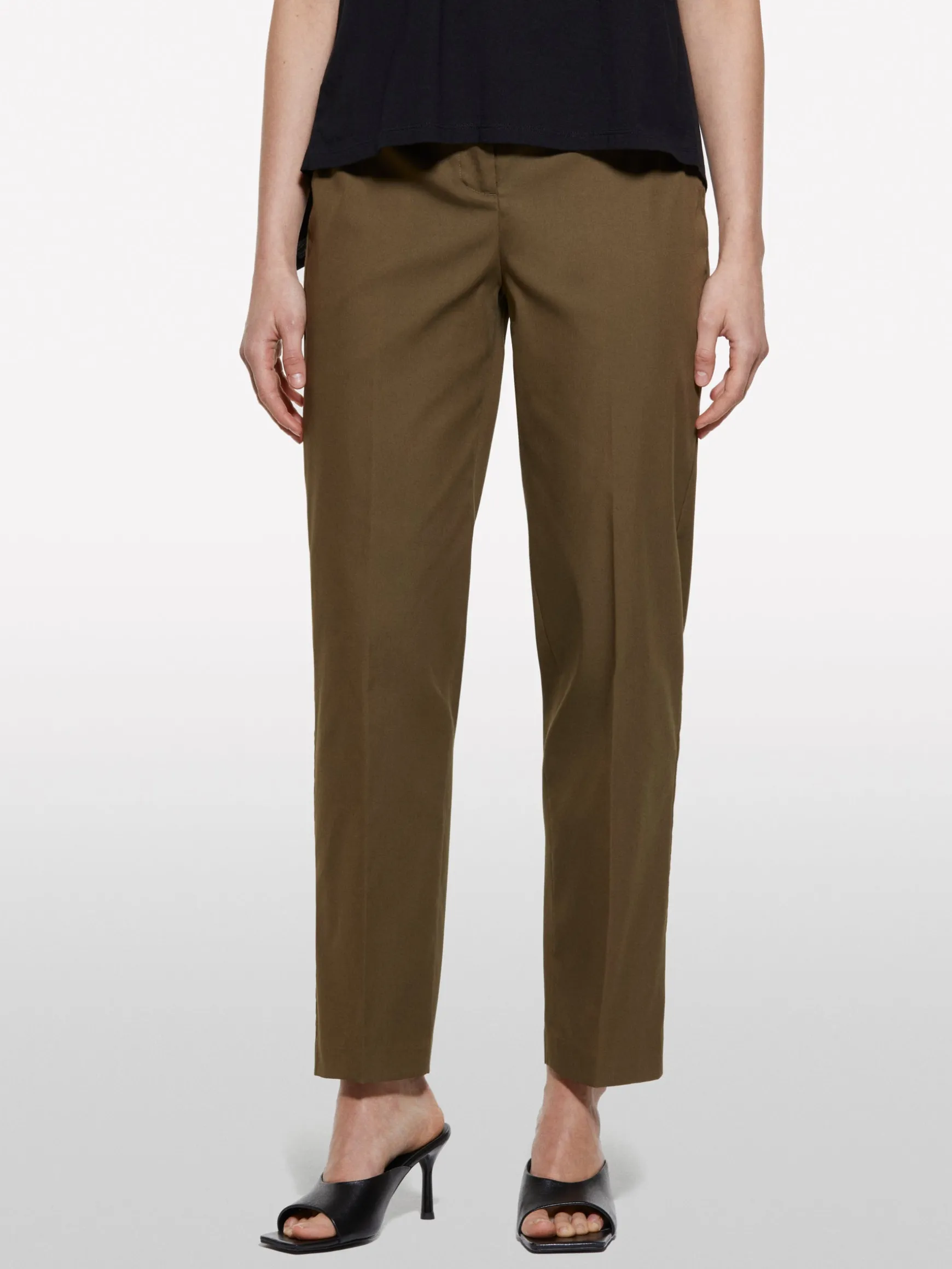 Pantaloni verde militare con laccetti