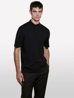 Polo nera con collo guru