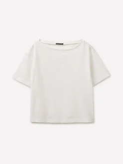 T-shirt cropped con scollo a barca