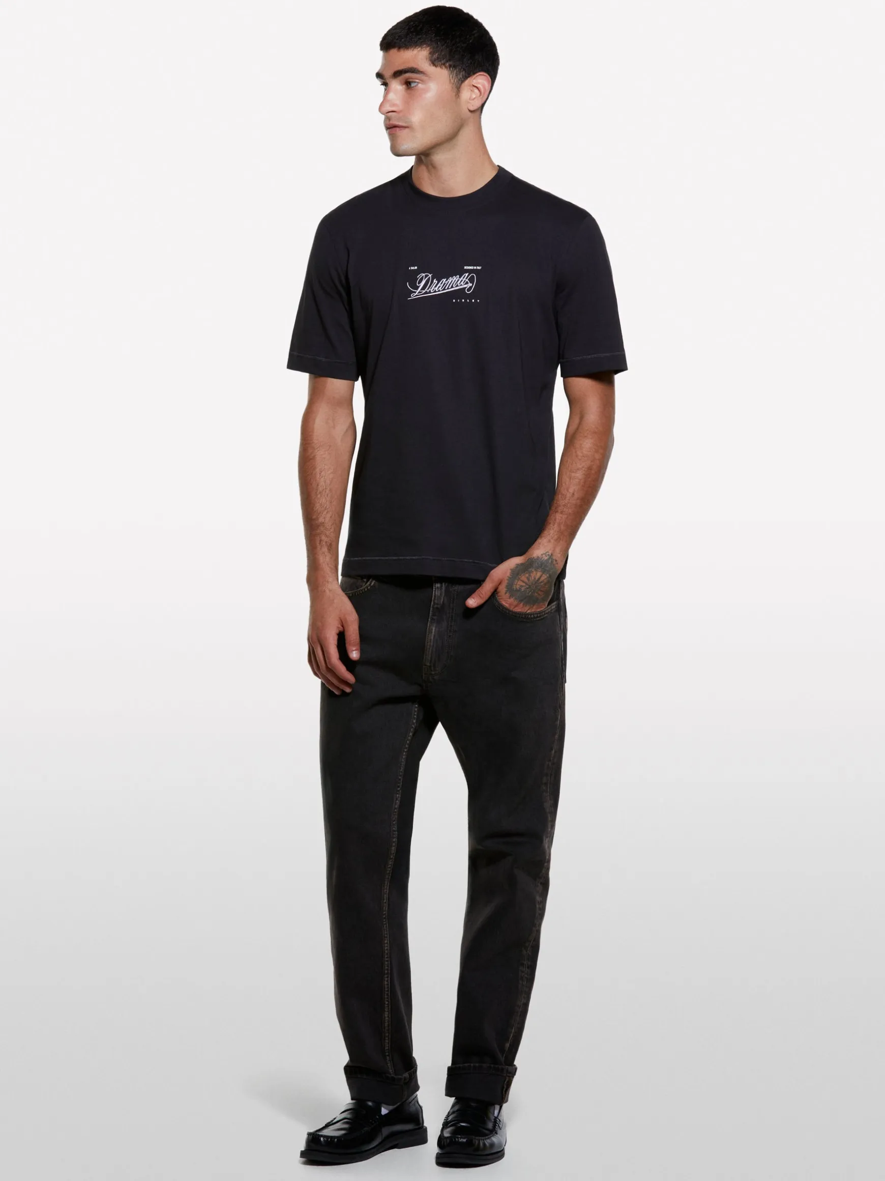 T-shirt nera con stampa